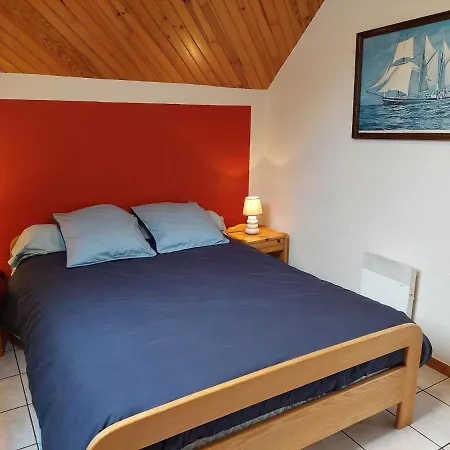 Breton Stone House Very Close To The Beach, Casa de Férias *